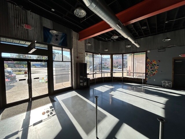 More Photos Of 419 N Walnut St, Bloomington Storefront For Sale