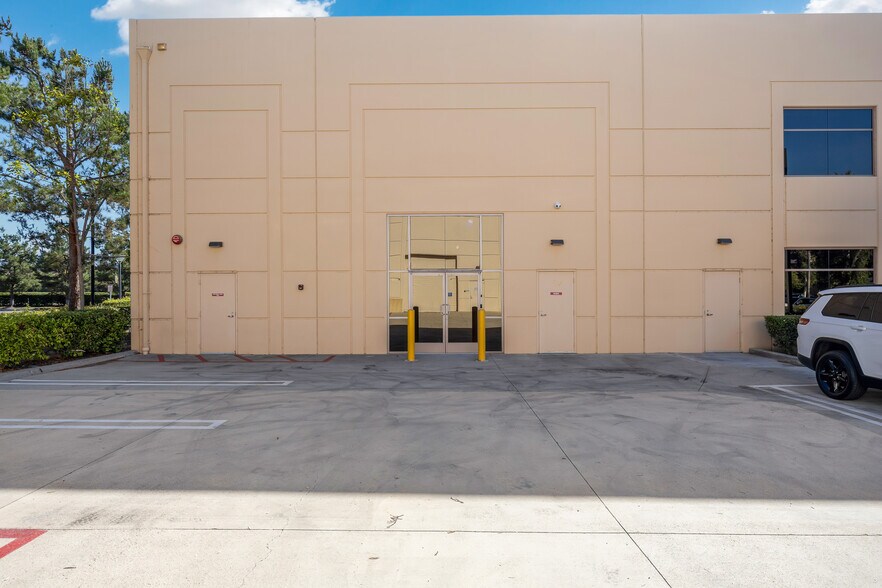 More Photos Of 67 Peters Canyon Rd, Irvine Office For Lease