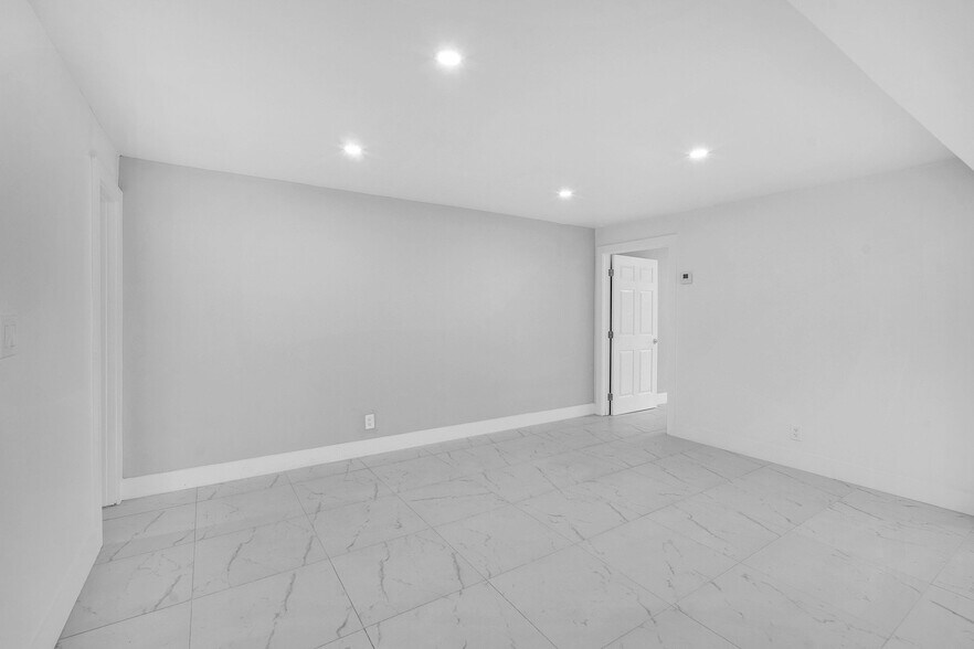 More Photos Of 3311 N Dixie Hwy, Pompano Beach Freestanding For Lease