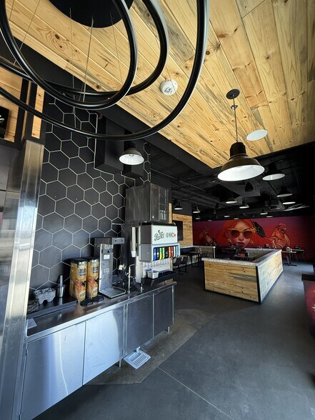 More Photos Of 3925 Rosedale Hwy, Bakersfield General Retail For Lease