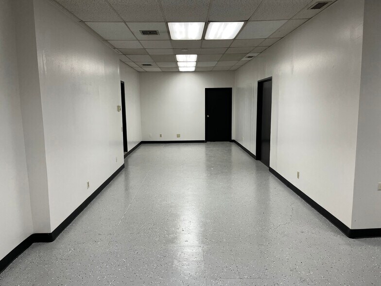 More Photos Of 477 Roland Way, Oakland Warehouse For Lease