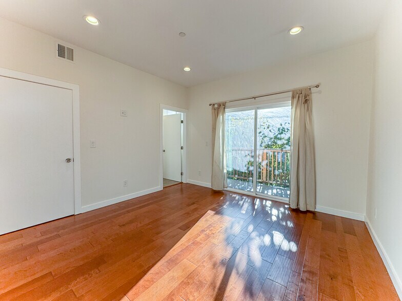 More Photos Of 6178 Aldama St, Los Angeles Apartments For Sale