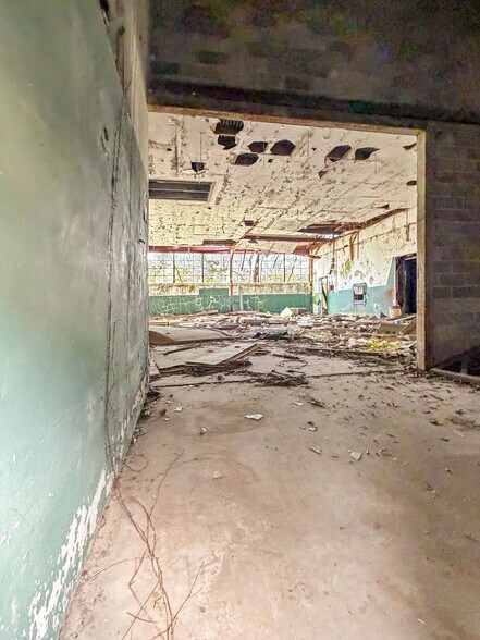 More Photos Of 206 E 2nd St, Deridder Industrial For Sale