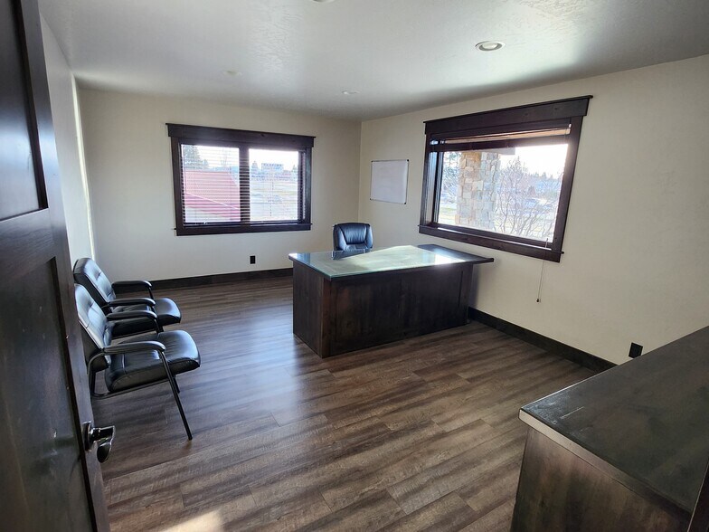 More Photos Of 10157 N Taryne St, Hayden Warehouse For Lease