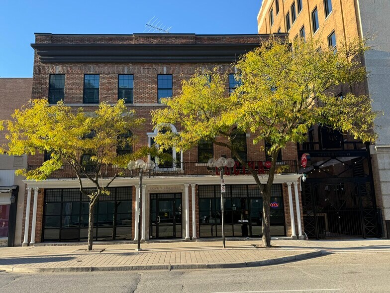 More Photos Of 46-58 Chatham St W, Windsor Office For Lease
