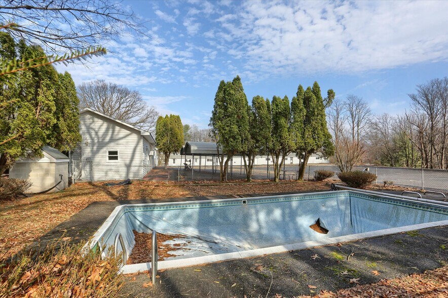 More Photos Of 145 Chamberlaine Ave, Pottsville Flex For Sale