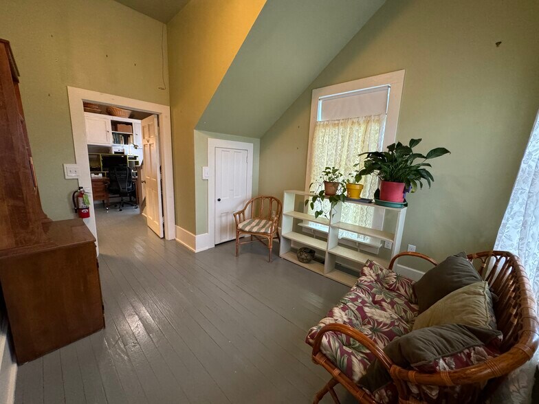 More Photos Of 224 W Chickasaw St, Tahlequah Hospitality For Sale
