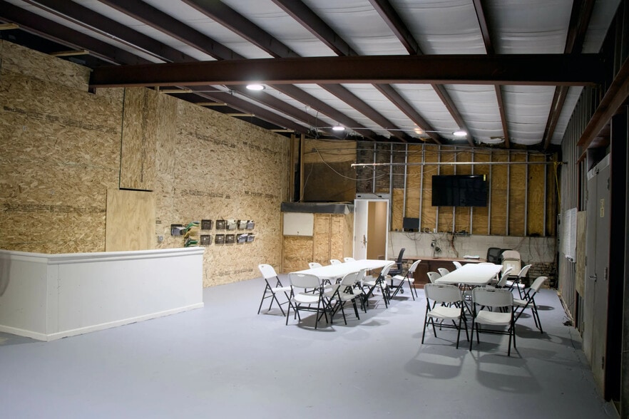 More Photos Of 737 W Cleveland Ave, Milwaukee Warehouse For Sale