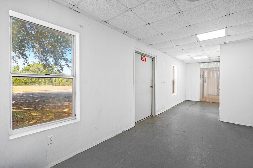 More Photos Of 9772 FM 1696 Rd, Bedias Storefront For Sale