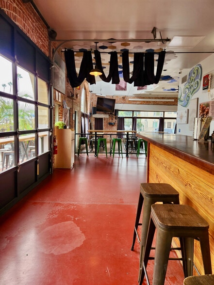 More Photos Of 585 E Thompson Blvd, Ventura Restaurant For Sale