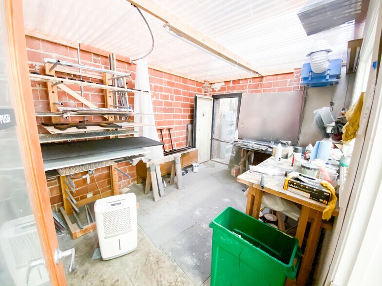 More Photos Of 2295 San Pablo Ave, Berkeley Showroom For Lease