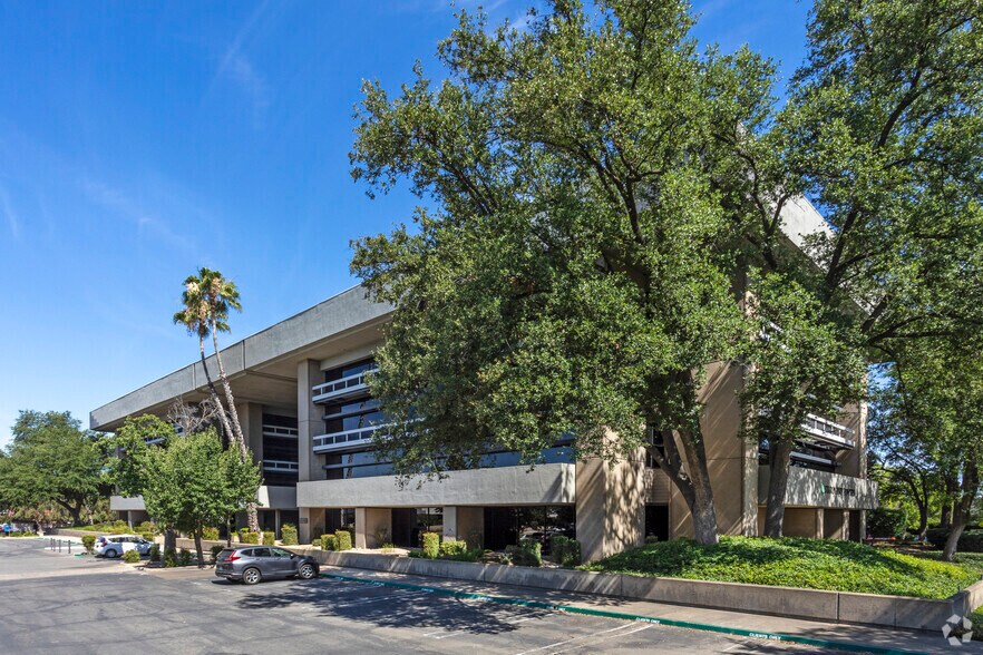 More Photos Of 1310 E Shaw Ave, Fresno Unknown For Lease