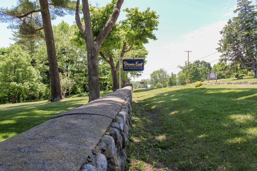 More Photos Of 680 Commercial St, Rockport Flex For Sale