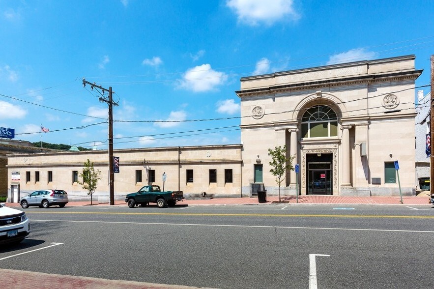 More Photos Of 115 Main St, Seymour General Retail For Sale