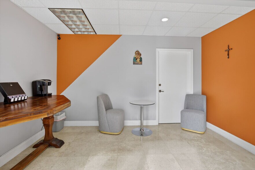 More Photos Of 1007 Shotgun Rd, Sunrise Office For Sale