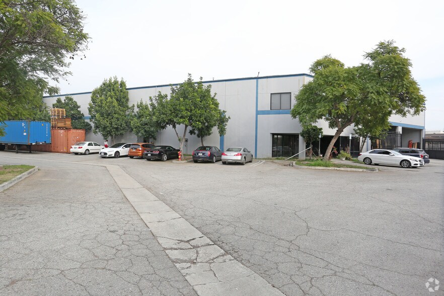 More Photos Of 5635 Smithway St, Commerce Manufacturing For Lease