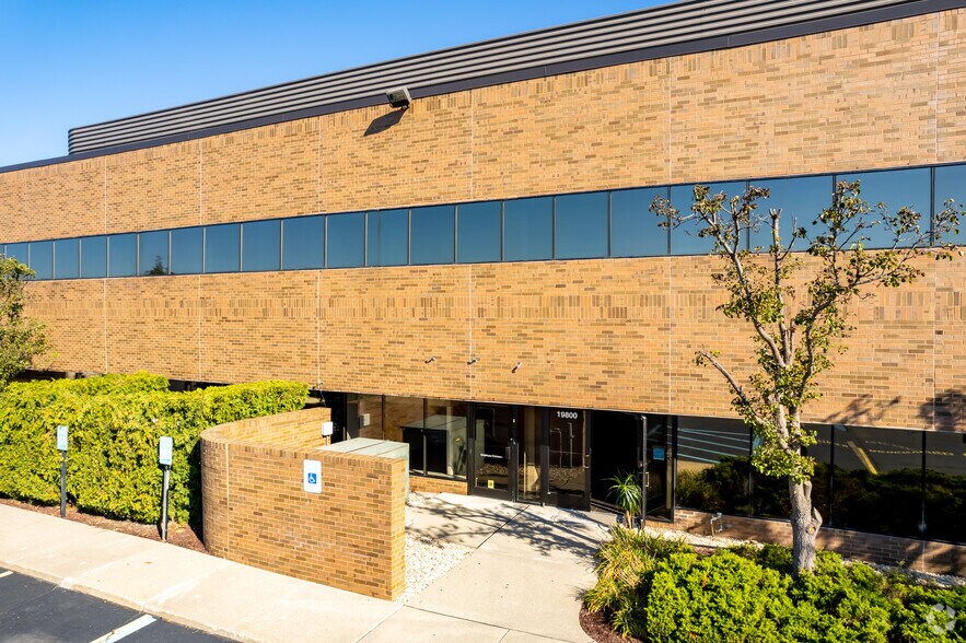More Photos Of 19700-19800 Hall Rd, Clinton Township Office For Lease