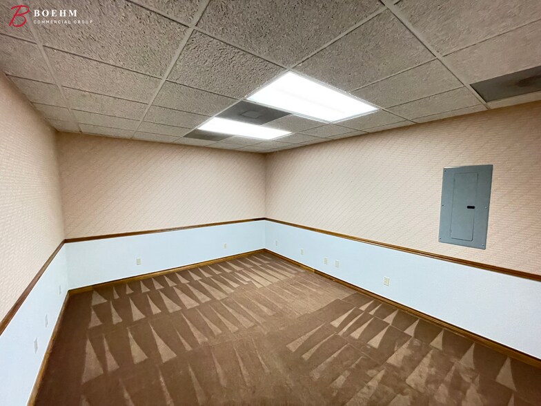 More Photos Of 204 -208 Cully Dr, Kerrville Office For Lease