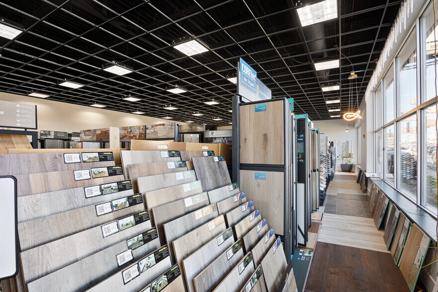 More Photos Of 1800 N Rand Rd, Palatine Freestanding For Sale