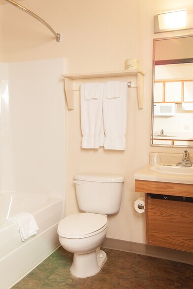 More Photos Of 7958 Interstate 35 Access Rd, San Antonio Hotel For Sale