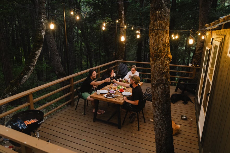 More Photos Of 4727 Dunsmuir Ave, Dunsmuir Hotel For Sale