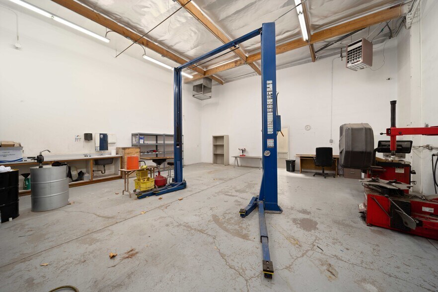 More Photos Of 647 W Avenue L 14, Lancaster Service For Lease
