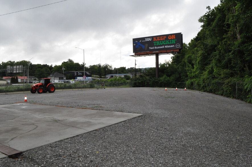 More Photos Of 4701 Hubbs Ln, Knoxville Office For Sale