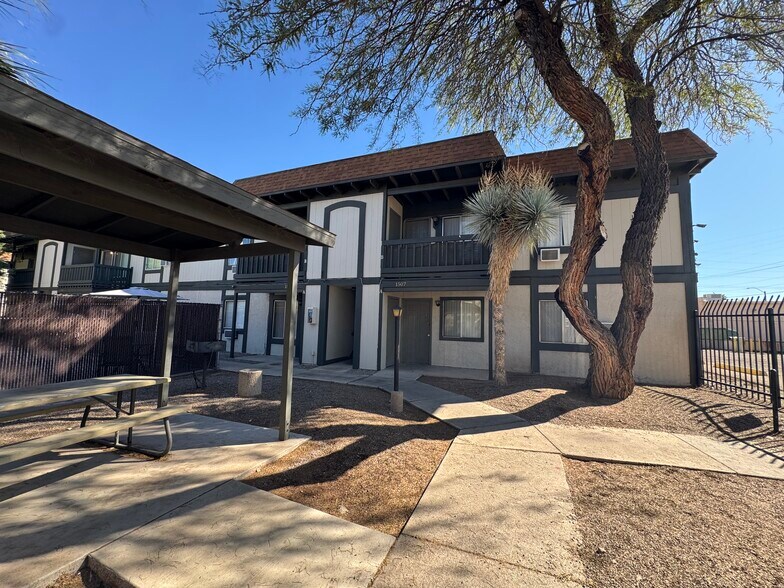 More Photos Of 1501 S Woodland St, Tucson Apartments For Sale