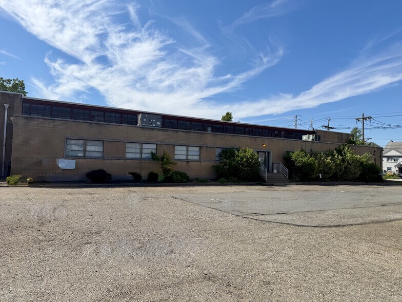 Primary Photo Of 7 Donna Dr, Wood-Ridge Warehouse For Sale