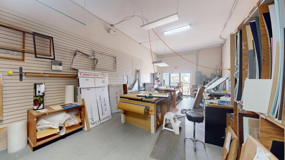More Photos Of 800 Baker St, Cranbrook Storefront Retail Office For Sale
