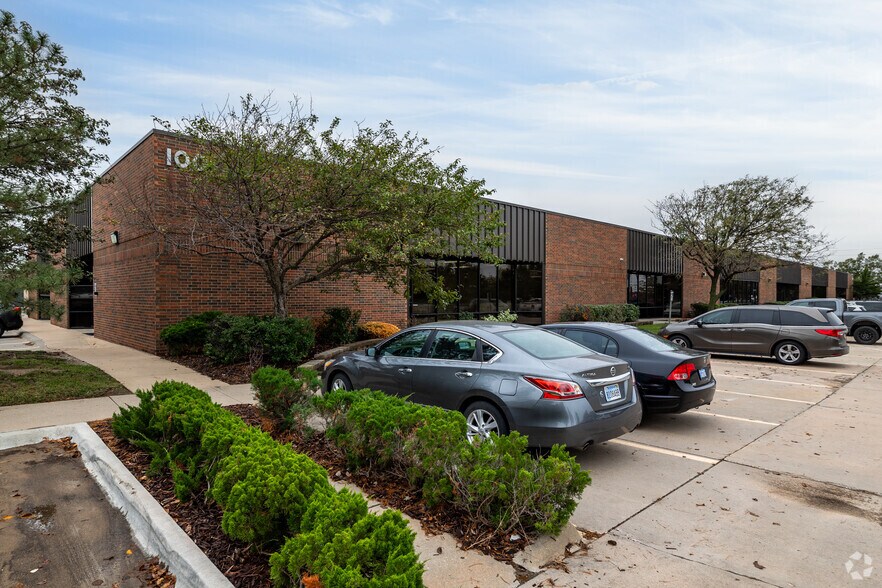 More Photos Of 3450 N Rock Rd, Wichita Office For Lease