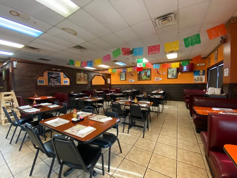 More Photos Of 427 W Pike St, Goshen Restaurant For Lease