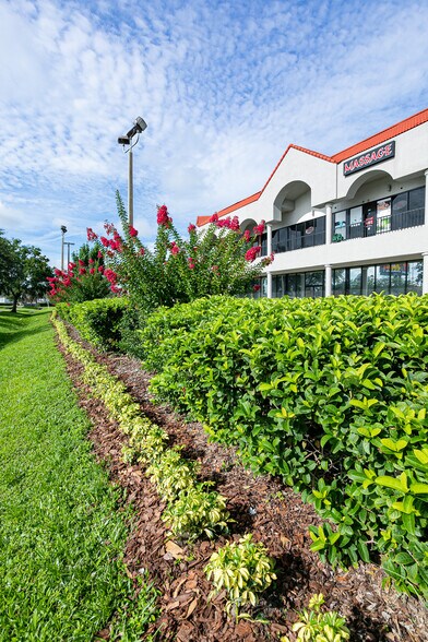 More Photos Of 2956-2960 Vineland Rd, Kissimmee Storefront Retail Office For Lease