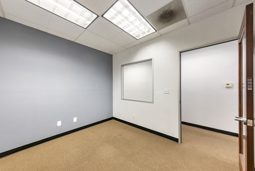 More Photos Of 28 N Los Robles Ave, Pasadena Office For Lease