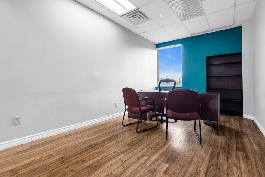 More Photos Of 4890-4898 Boul Taschereau, Longueuil General Retail For Sale