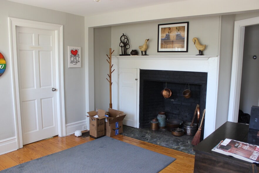 More Photos Of 88 Bradley Rd, Woodbridge Office For Sale