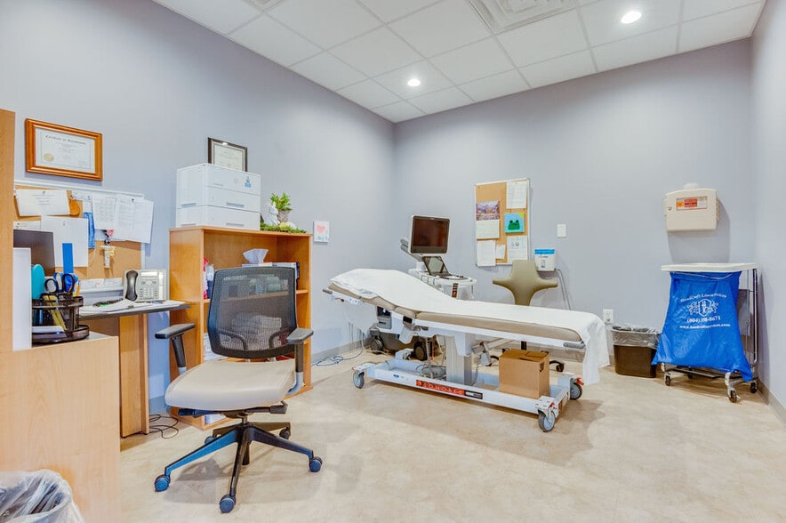 More Photos Of 4275 Western Blvd, Jacksonville Medical For Sale