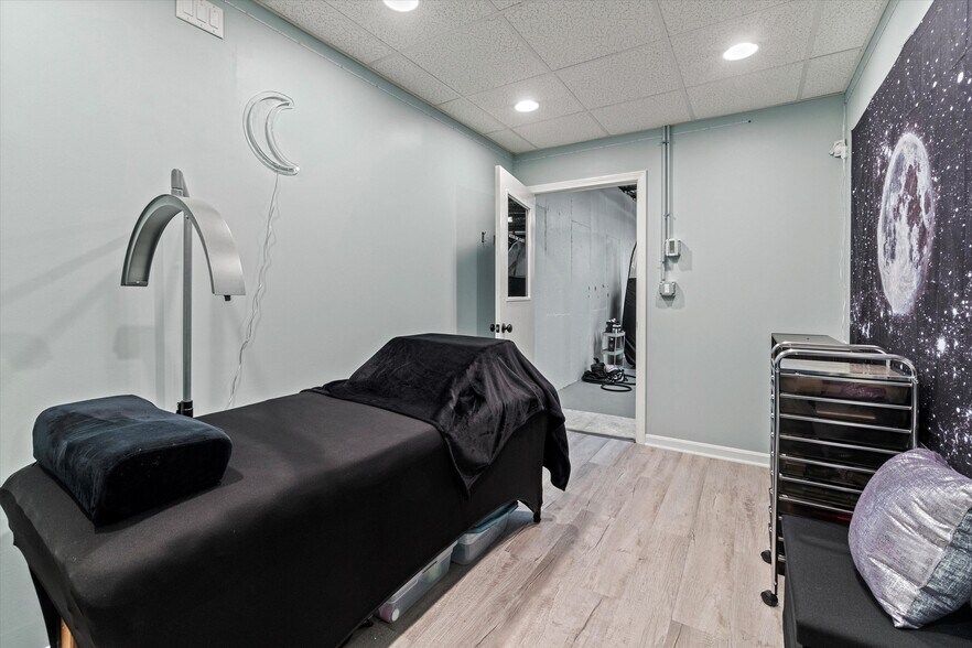 More Photos Of 1794 Bridge St, Dracut Storefront For Sale