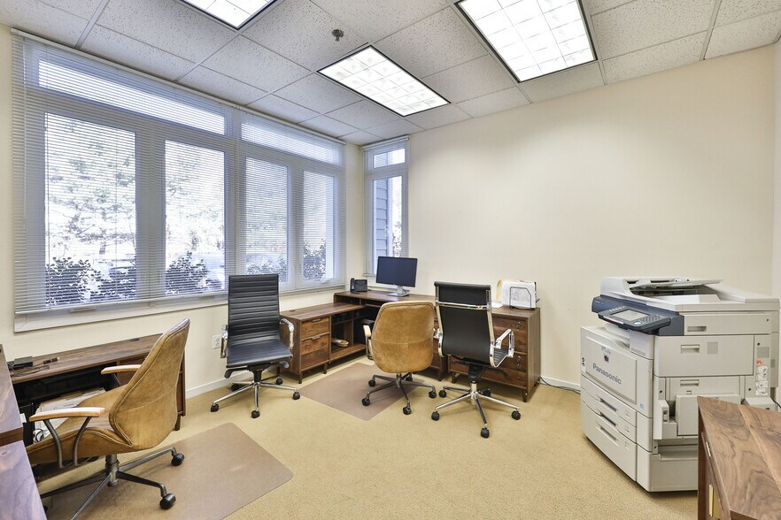 More Photos Of 400-415 Executive Dr, Langhorne Medical For Lease
