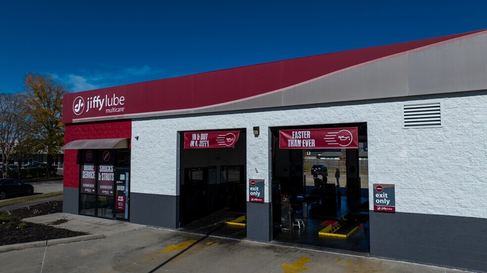Primary Photo Of 14275 Coursey Blvd, Baton Rouge Auto Repair For Sale
