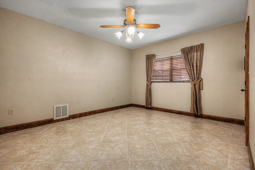 More Photos Of 2160 Laurence Dr, Clearwater Office For Sale
