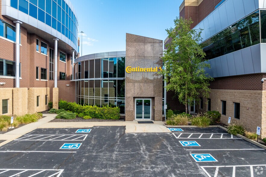 More Photos Of 703 S Cleveland Massillon Rd, Fairlawn Office For Lease