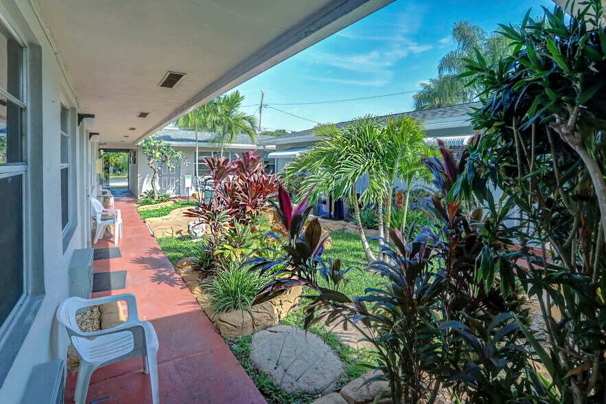 More Photos Of 1419 S Federal Hwy, Hollywood Hotel For Sale