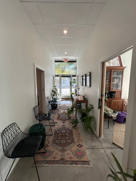 More Photos Of 210 Coming St, Charleston Storefront Retail Residential For Sale