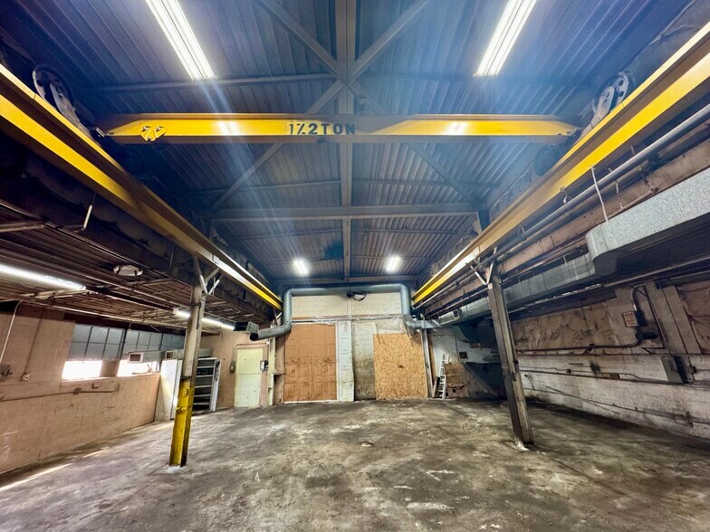 More Photos Of 1910-1912 23rd Ave, Rockford Manufacturing For Sale