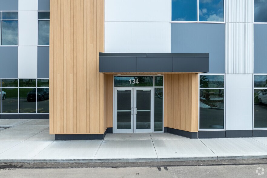 More Photos Of 10300 68 St SE, Calgary Warehouse For Sale