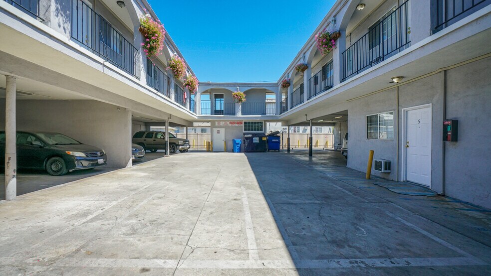 More Photos Of 4905 W Adams Blvd, Los Angeles Apartments For Sale