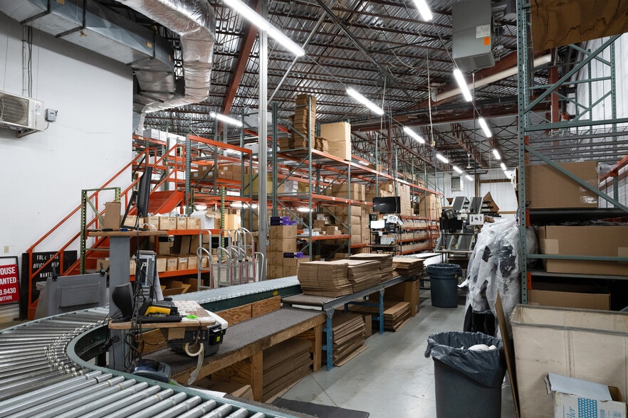 More Photos Of 121 Franklin St, Hanson Manufacturing For Sale