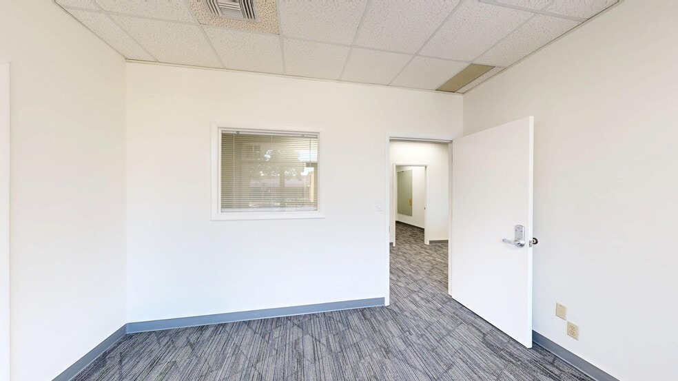 More Photos Of 13830 N 58th St, Clearwater Unknown For Lease