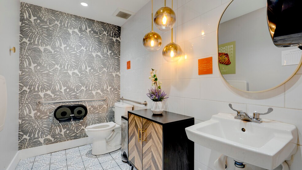 More Photos Of 2516-2526 Ponce De Leon Blvd, Coral Gables Restaurant For Lease